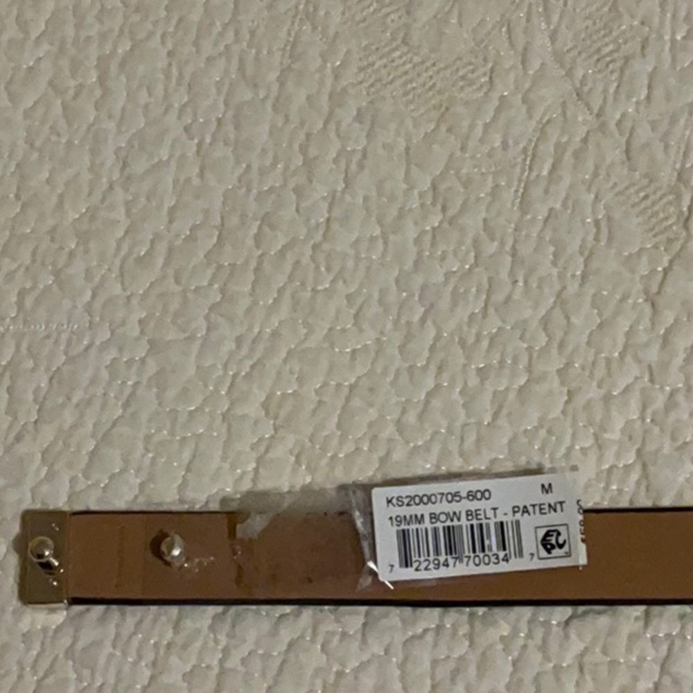 NWT kate spade new york
Women's Patent Leather Bow Belt
Sz M: 31"; - Picture 8 of 8